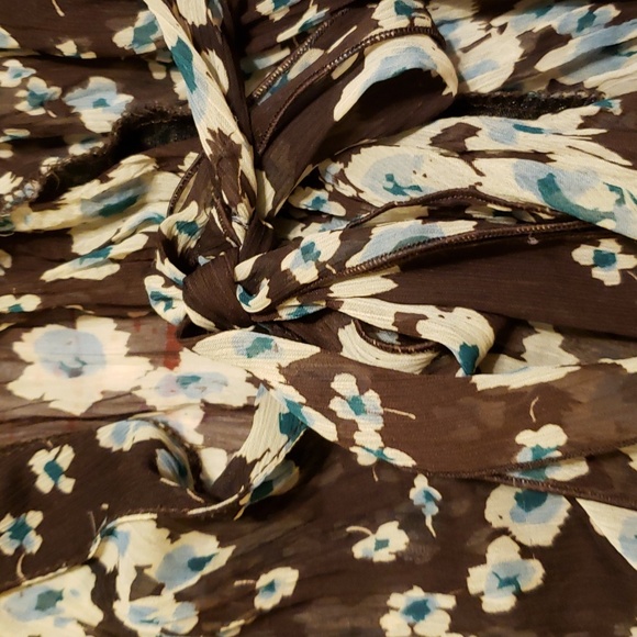 Studio 1940 Brown and blue with beige flowers blouse Size Medium. - Picture 3 of 3